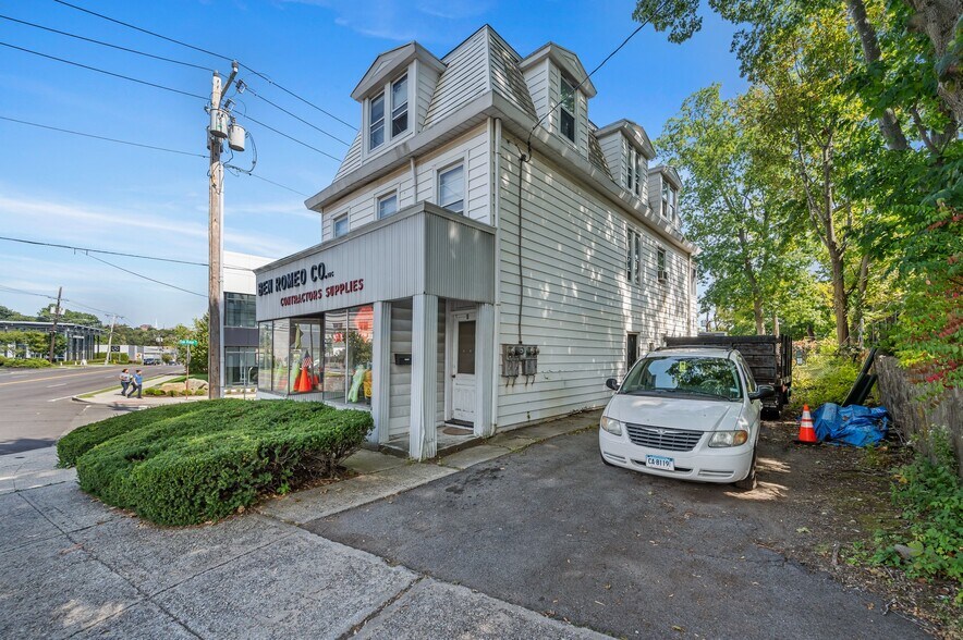 More Photos Of 1 Edgewood Ave, Greenwich Storefront Retail Residential For Lease