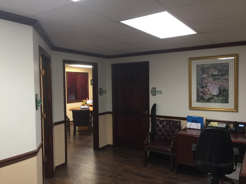 More Photos Of 1413-1435 W 29th St, Loveland Office For Sale