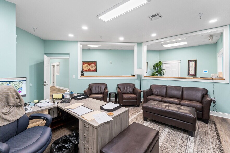 More Photos Of 5420 Hickory St, Panama City Office For Sale