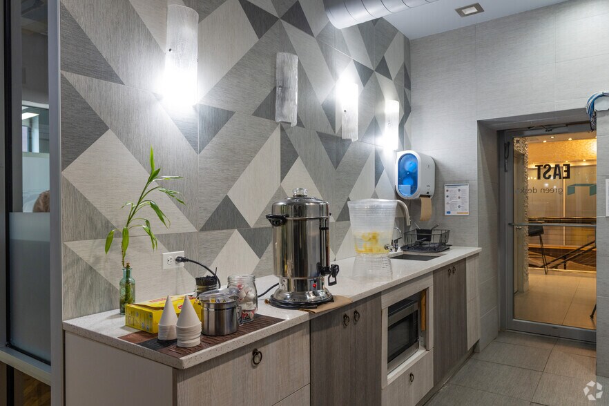 More Photos Of 58-78 Jay St, Brooklyn Office Residential For Lease