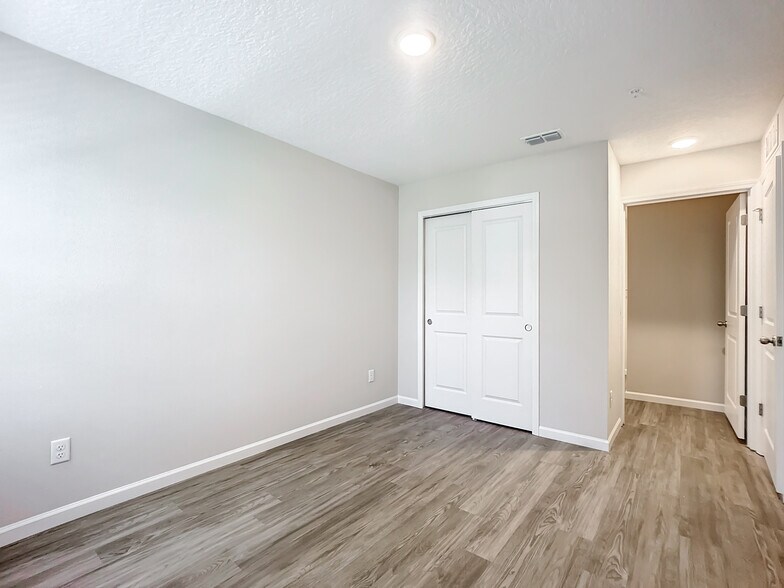 More Photos Of 6421 Breezy Oaks Way, Jacksonville Apartments For Sale