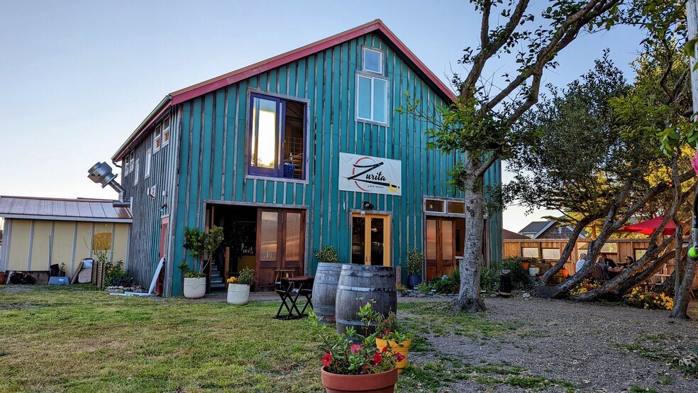 More Photos Of 711 NW 2nd Ct, Newport General Retail For Sale