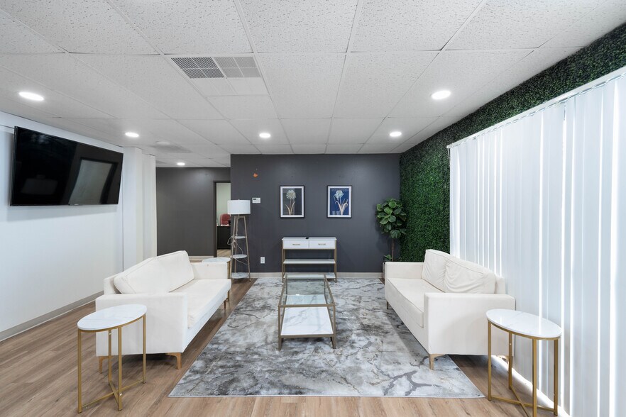 More Photos Of 5995-5997 Brockton Ave, Riverside Medical For Sale