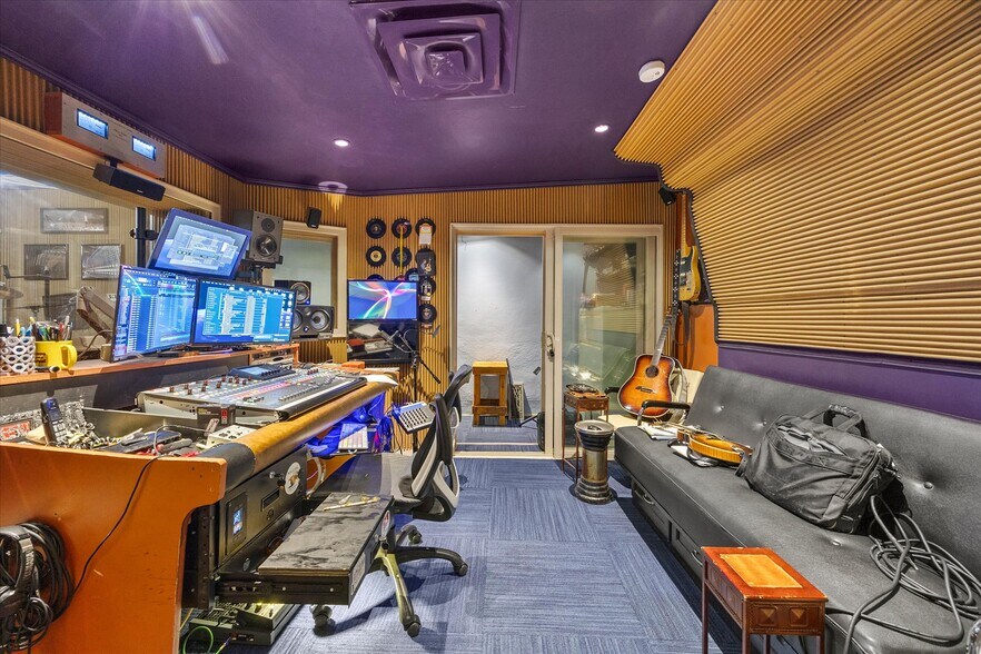 More Photos Of 1132 Main St, Commerce Flex For Sale