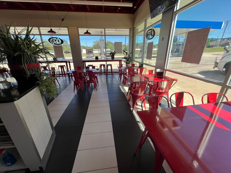 More Photos Of 7205 S Broadway Ave, Tyler Fast Food For Lease