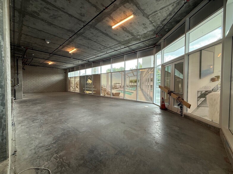 More Photos Of 696 S New Hampshire Ave, Los Angeles Apartments For Lease