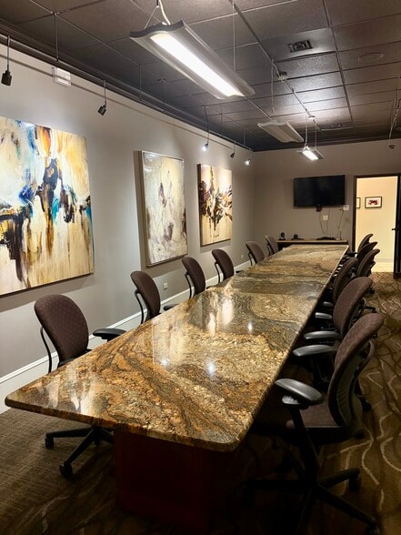 More Photos Of 715-717 East Blvd, Charlotte Office For Lease