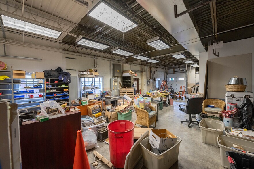 More Photos Of 69 N Gore Ave, Webster Groves Manufacturing For Sale