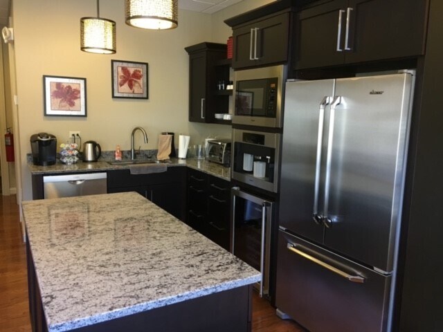 More Photos Of 68 Pointe Cir, Greenville Office For Lease