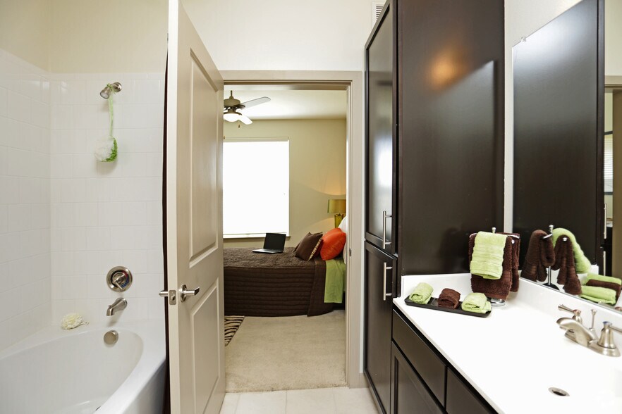 More Photos Of 744 Brick Row, Richardson Apartments For Lease