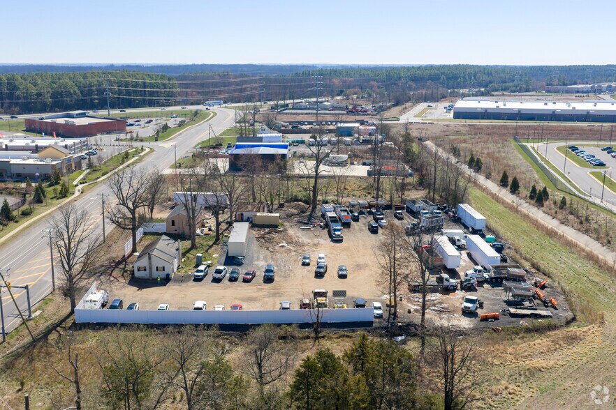 More Photos Of 25119-25137 Arcola Mills Dr, Sterling Land For Lease