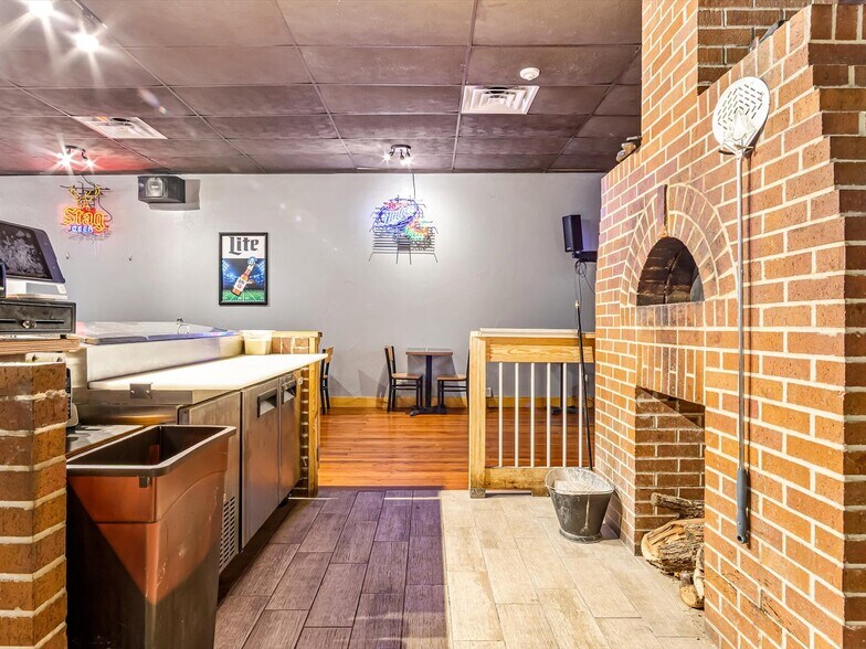 More Photos Of 116 N Main St, Marissa Freestanding For Sale