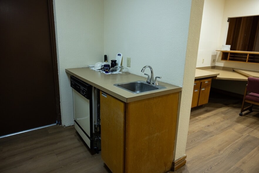 More Photos Of 10225 W Thunderbird Blvd, Sun City Medical For Lease