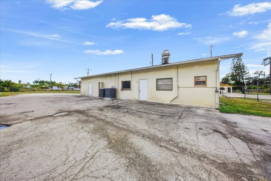 More Photos Of 10401 W Terry St, Bonita Springs Restaurant For Sale