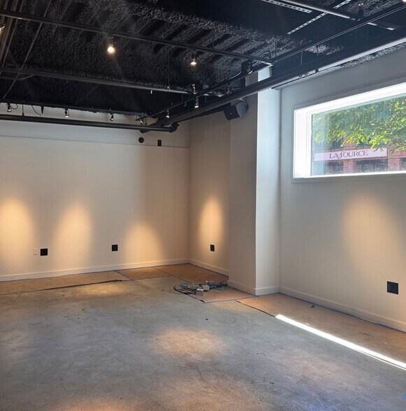 More Photos Of 38 Main St, Westport Storefront For Lease