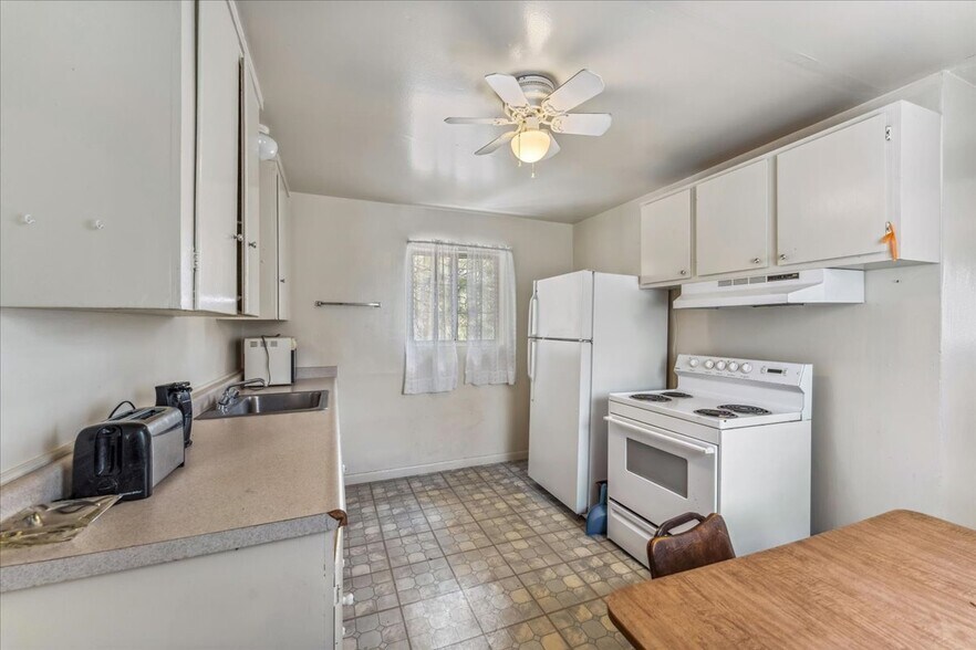 More Photos Of 17604 US-97 Hwy, Weed Apartments For Sale