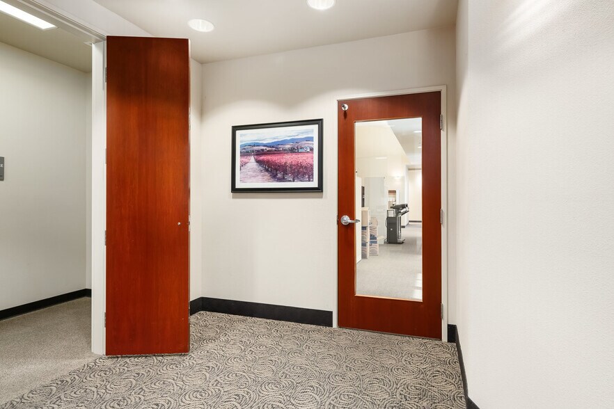 More Photos Of 102 S Vine St, Paso Robles Office For Lease