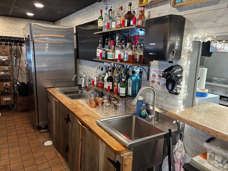 More Photos Of 140 E 12th St, Imperial Restaurant For Sale