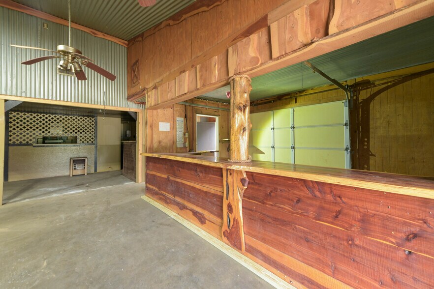 More Photos Of 7689 FM 2000, Caldwell Light Distribution For Lease