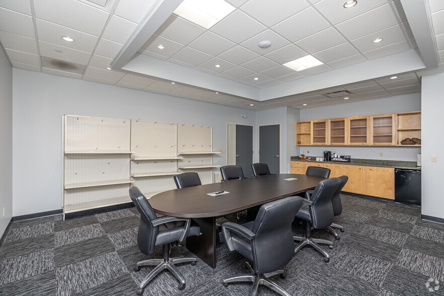 More Photos Of 1116 S Walton Blvd, Bentonville Office For Lease