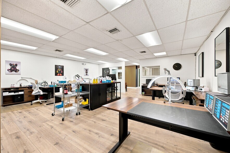 More Photos Of 610-618 NE 124th St, North Miami Office For Sale