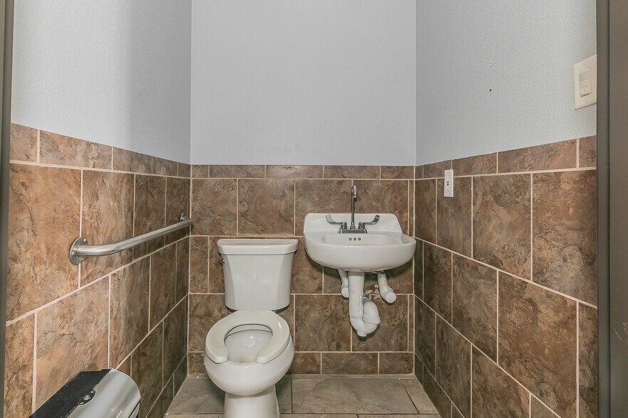 More Photos Of 2014 Justin Rd, Highland Village Medical For Lease