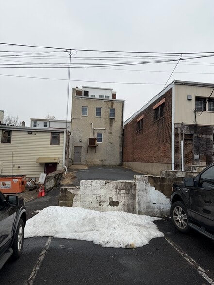 More Photos Of 254 E High St, Pottstown Storefront Retail Office For Sale