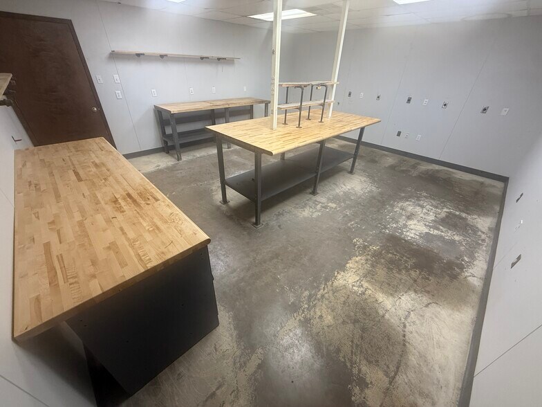 More Photos Of 3430 W Gist Ave, Midland Industrial For Lease