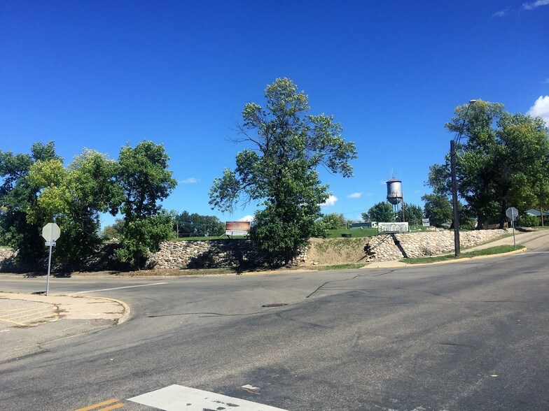 More Photos Of 1001 2nd St SE, Minot Land For Sale