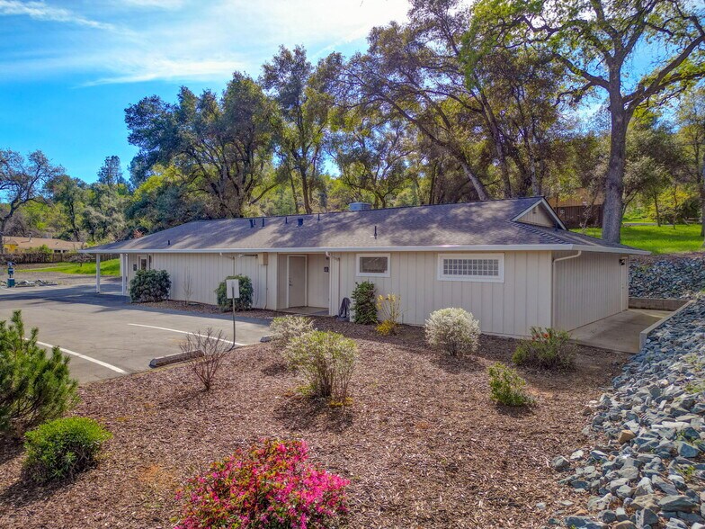 More Photos Of 382 CA-4, Murphys Office For Sale