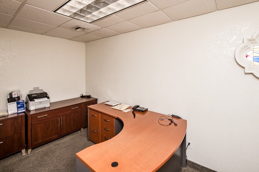 More Photos Of 951 Lake Havasu Ave N, Lake Havasu City Showroom For Lease