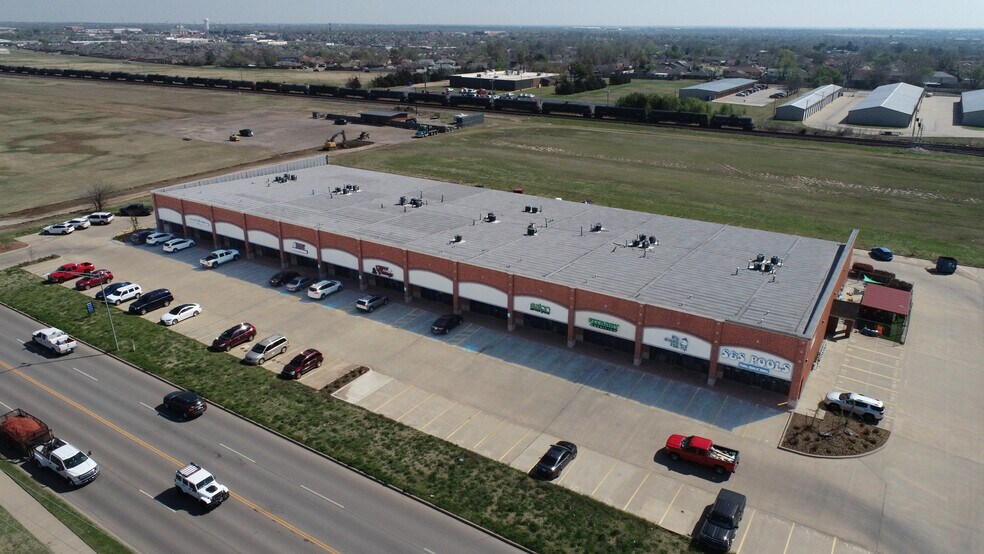 More Photos Of 1700-1704 S Broadway St, Moore General Retail For Lease