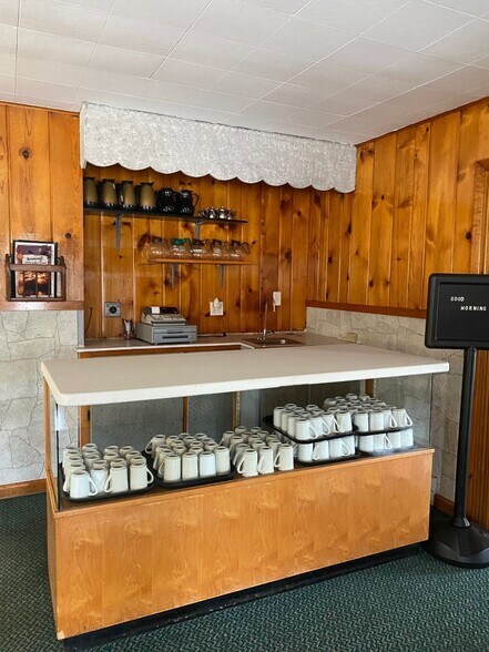 More Photos Of 1640 W US-2, Crystal Falls Restaurant For Sale
