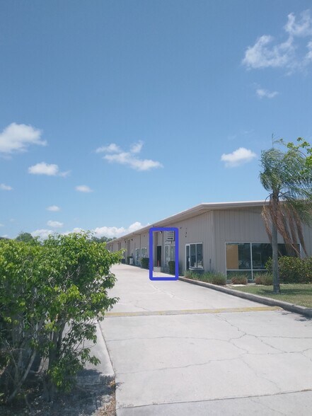 More Photos Of 3573 Enterprise Ave, Naples Warehouse For Lease