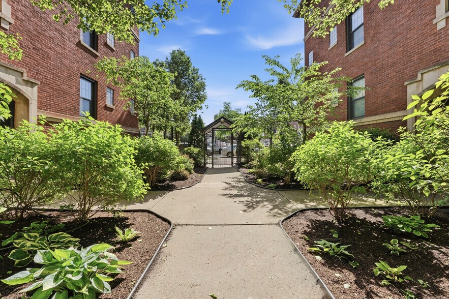 More Photos Of 5022-5030 N Winthrop Ave, Chicago Apartments For Sale