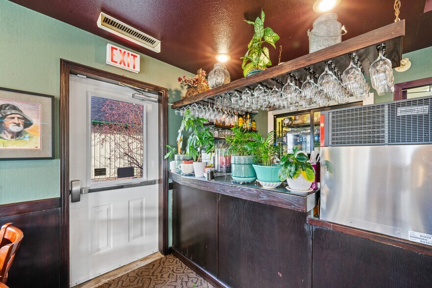 More Photos Of 1916 10th Av, Spruce View Restaurant For Sale