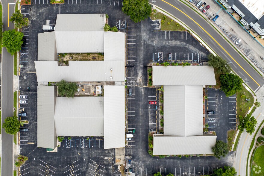 More Photos Of 2120 Collier Ave, Fort Myers Religious Facility For Lease