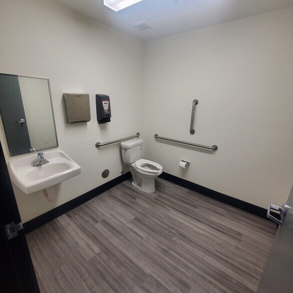 More Photos Of 990 S Rock Blvd, Reno Warehouse For Lease