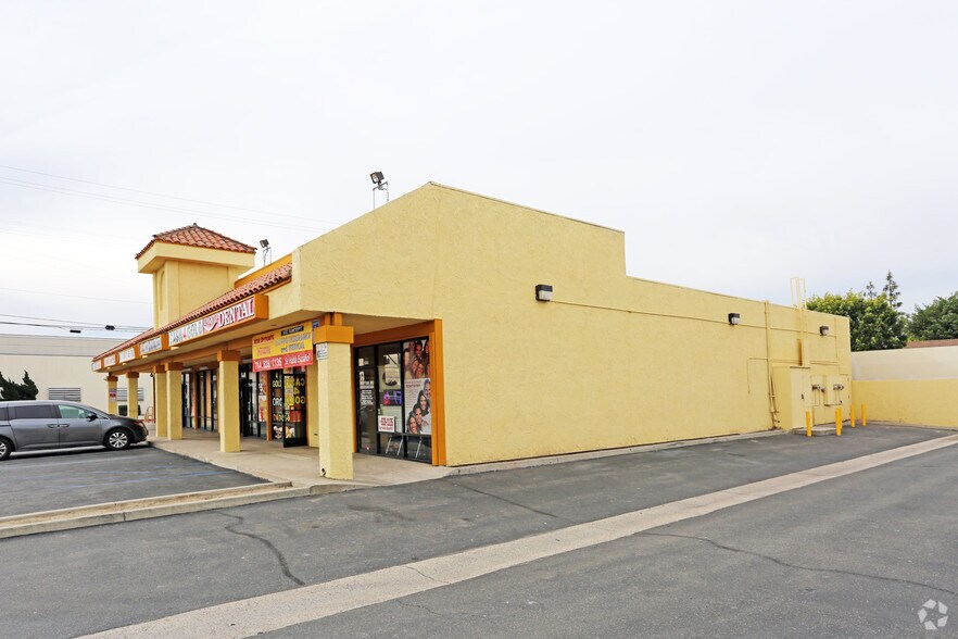 More Photos Of 545-595 S Knott Ave, Anaheim Storefront Retail Office For Lease