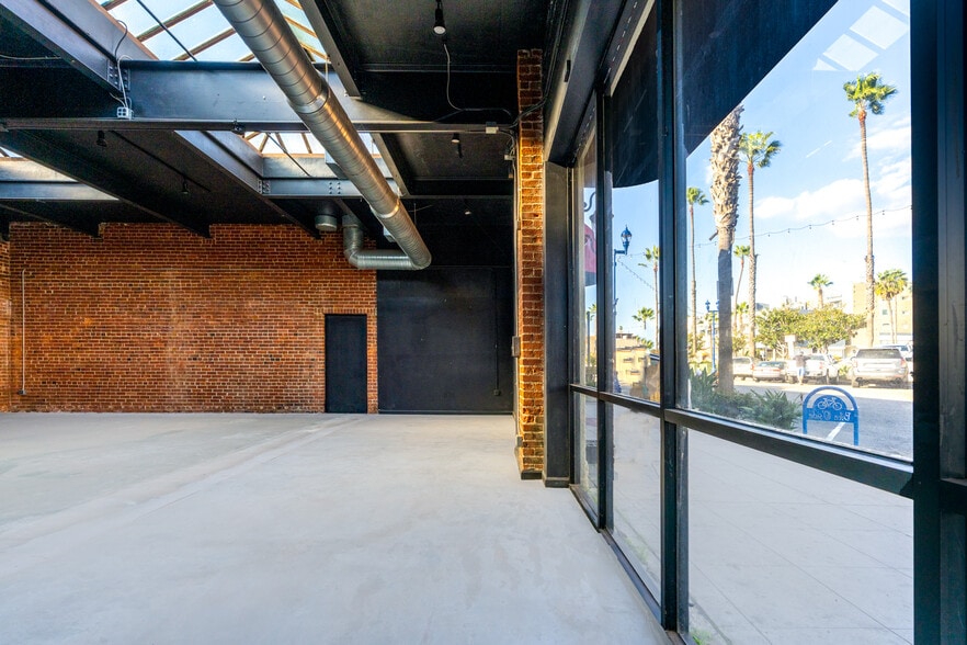 More Photos Of 309-311 N Tremont St, Oceanside Storefront For Lease