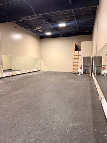 More Photos Of 520 California Blvd, Napa Warehouse For Lease