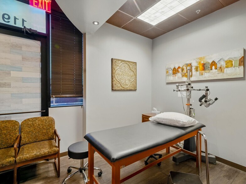 More Photos Of 16841 N 31st Ave, Phoenix Medical For Sale