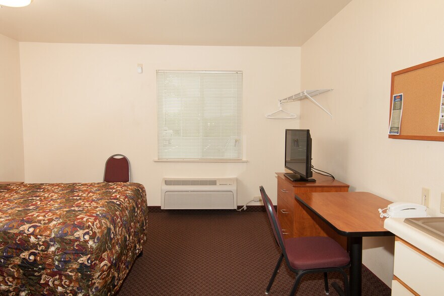 More Photos Of 7958 Interstate 35 Access Rd, San Antonio Hotel For Sale