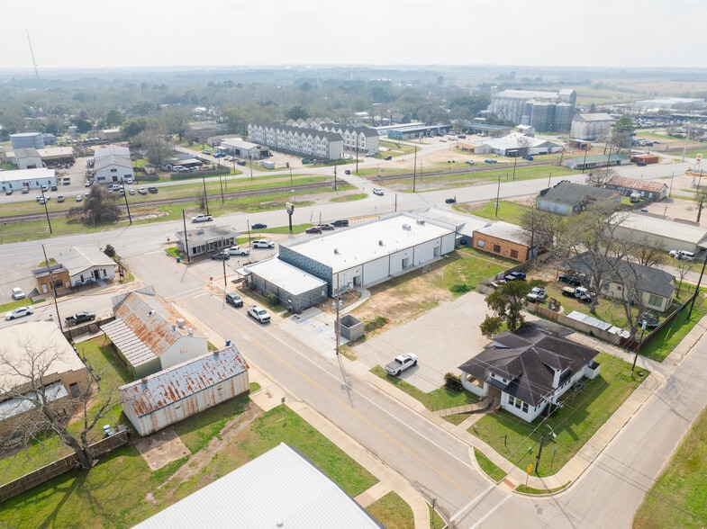 More Photos Of 2406 Main St, Waller Storefront For Lease