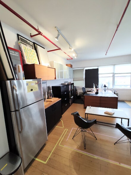 More Photos Of 190 N 14th St, Brooklyn Restaurant For Lease