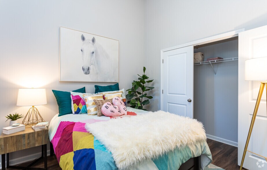 More Photos Of 306 E 10TH St, Greenville Apartments For Lease