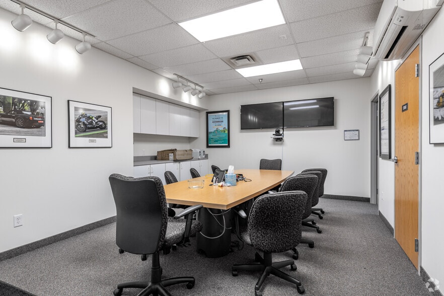 More Photos Of 4270-4282 Hudson Dr, Stow Light Manufacturing For Lease