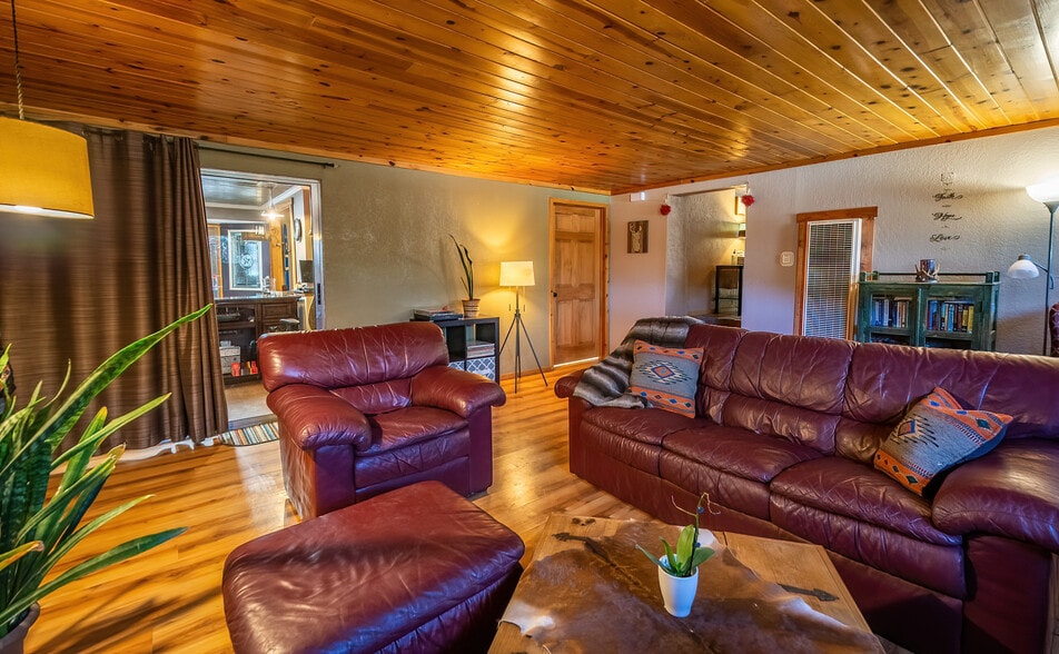 More Photos Of 627 Sudderth Dr, Ruidoso Hotel For Sale