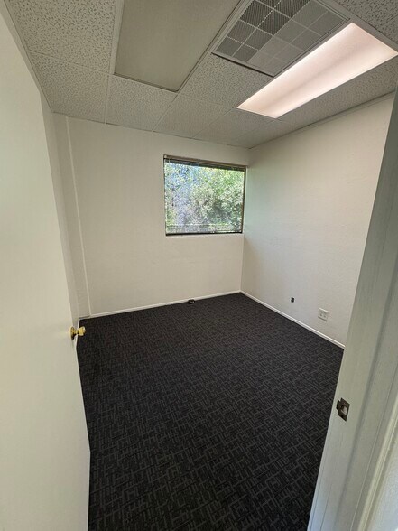 More Photos Of 4 Commercial Blvd, Novato Manufacturing For Lease