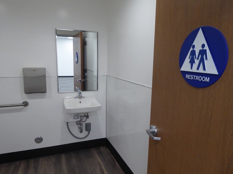 More Photos Of 6100-6120 San Fernando Rd, Glendale Office For Sale